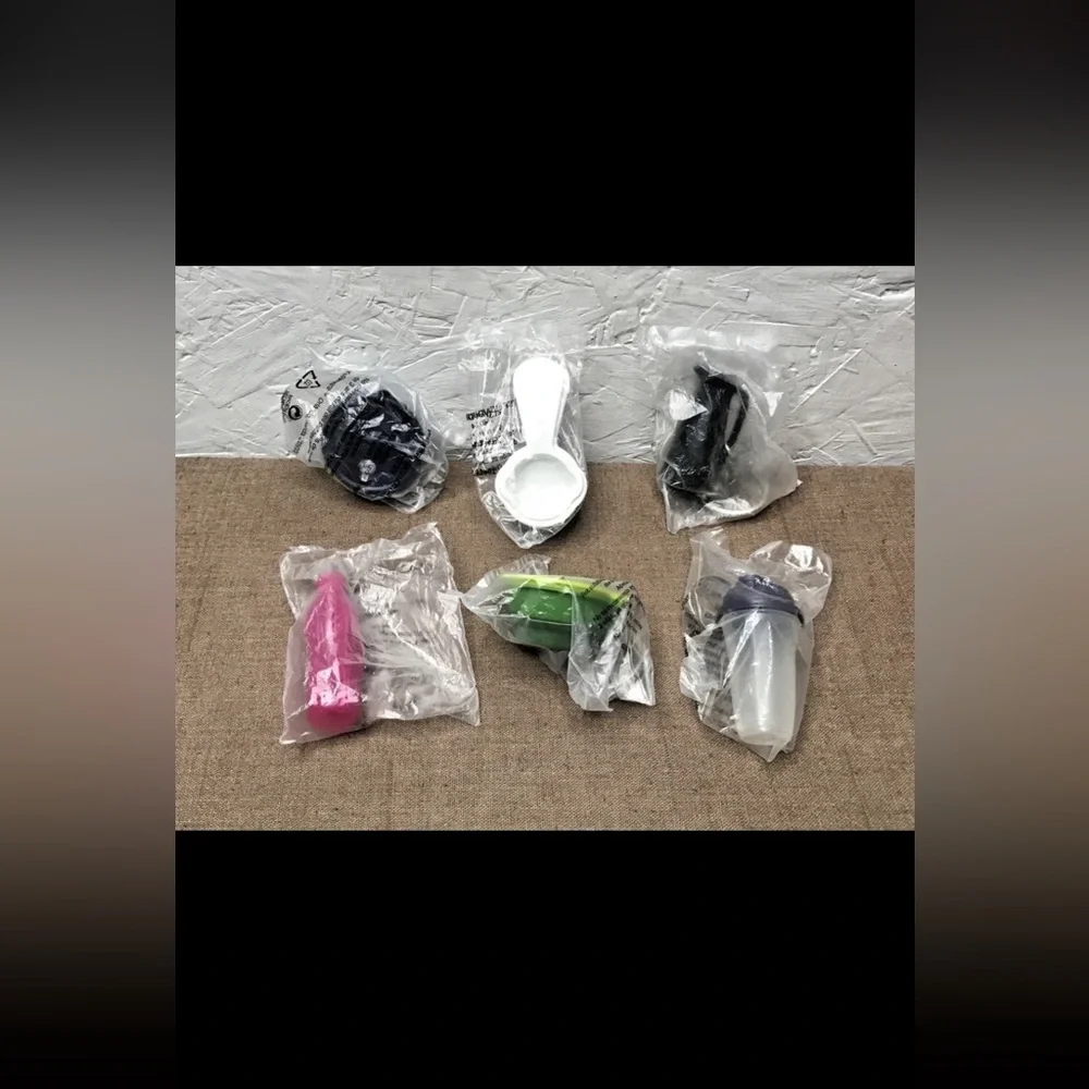 New Tupperware Lot of 6 (3 Keychains & 3 Magnets) No Duplicates - Collectible